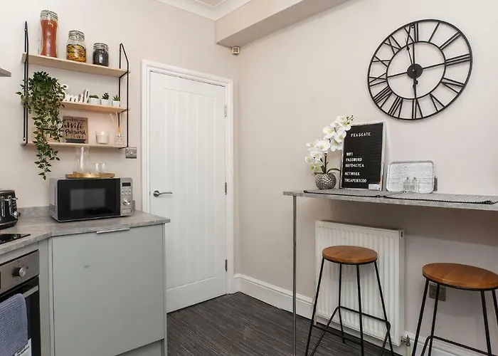Stylish And Most Central 2 Bed -Free Parking